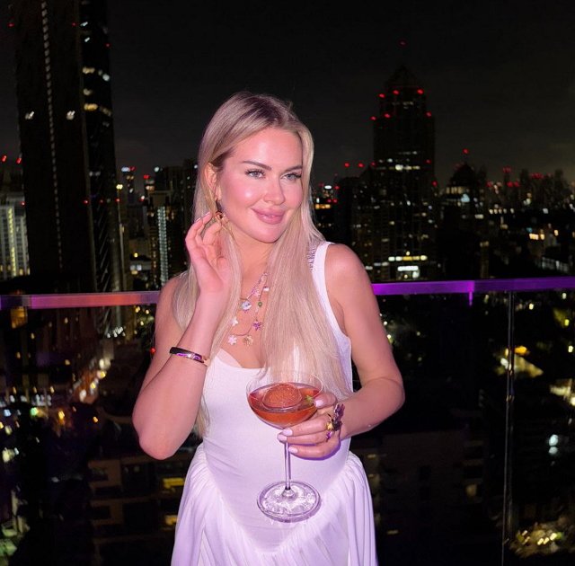 Марина Африкантова улетела на свой день рождение в Бангкок Марина Африкантова улетела на свой день рождение в Бангкок