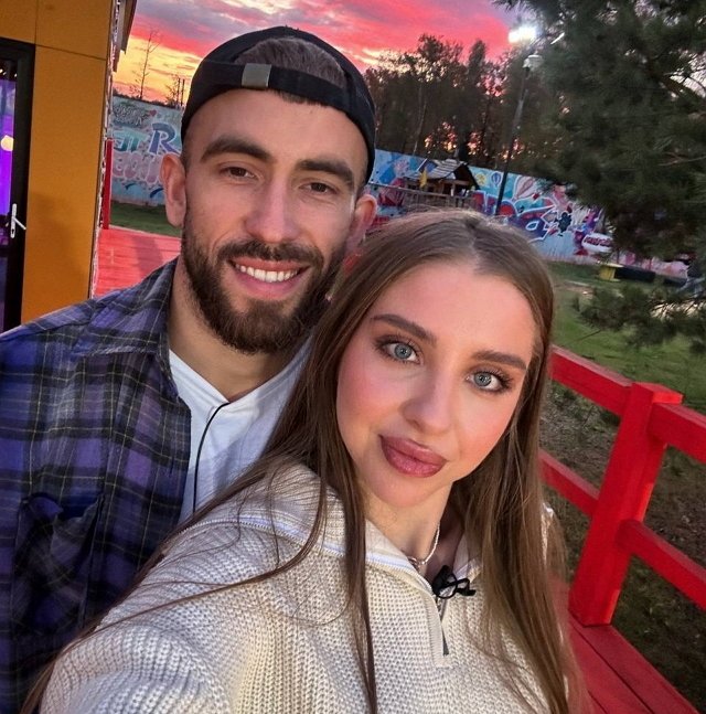 Игорь Григорьев унизил свою невесту Екатерину Квашникову Игорь Григорьев унизил свою невесту Екатерину Квашникову