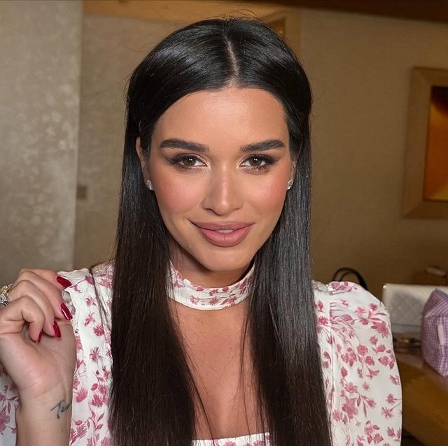 Ксения Бородина радуется выходу своего нового проекта Ксения Бородина радуется выходу своего нового проекта