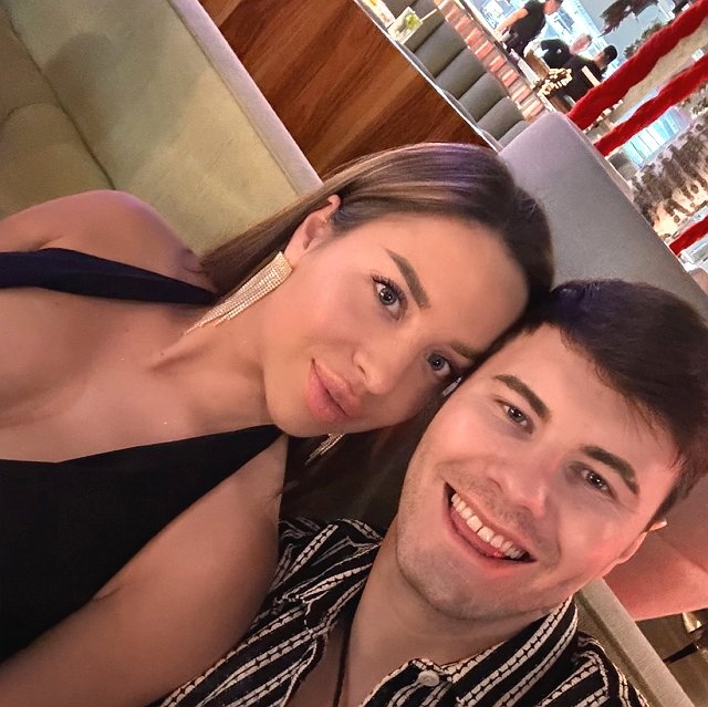 Евгения Дорожкина улетела в Дубай, оставит супруга в Москве