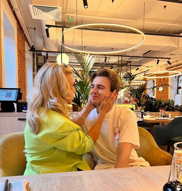 Ирина Агибалова в полном восторге от подарка сына Ирина Агибалова в полном восторге от подарка сына