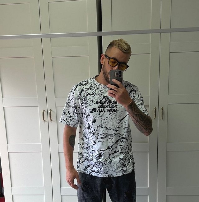 Тигран Салибеков присматривает за новыми жителями поляны Тигран Салибеков присматривает за новыми жителями поляны