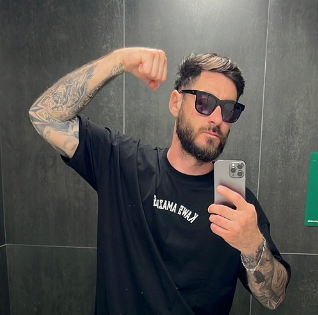 Тигран Салибеков присматривает за новыми жителями поляны Тигран Салибеков присматривает за новыми жителями поляны