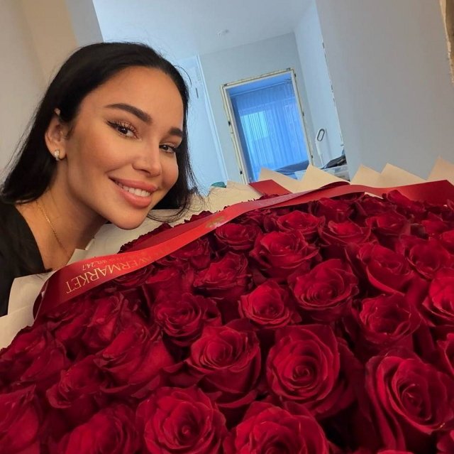 Катя Колисниченко хвастается подарками от щедрого поклонника Катя Колисниченко хвастается подарками от щедрого поклонника