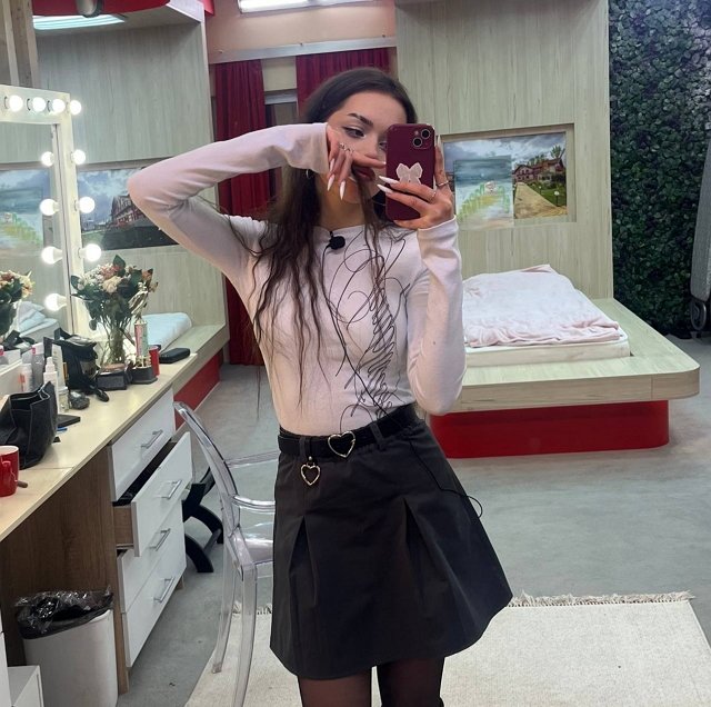 Виктории Андреевой на проекте грозит облысение? Виктории Андреевой на проекте грозит облысение?