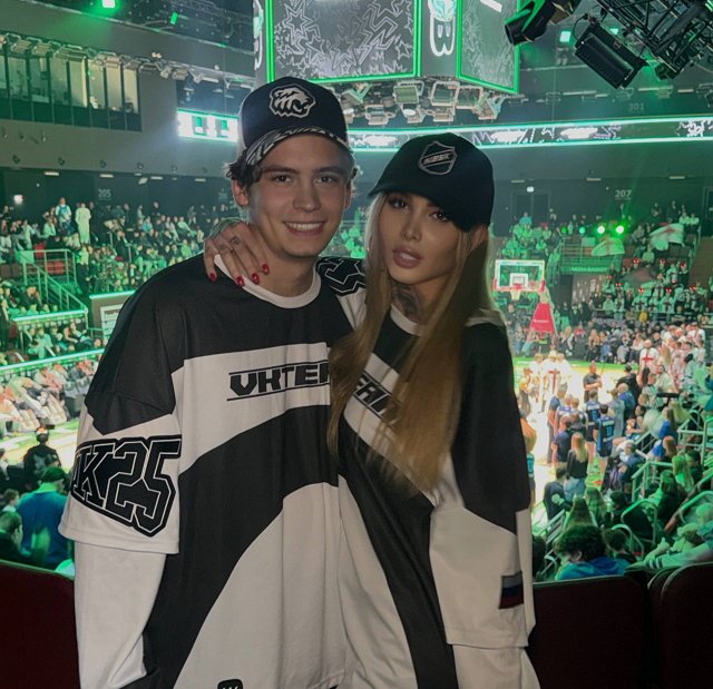 Клава Безверхова уехала в свою первую командировку в Минск