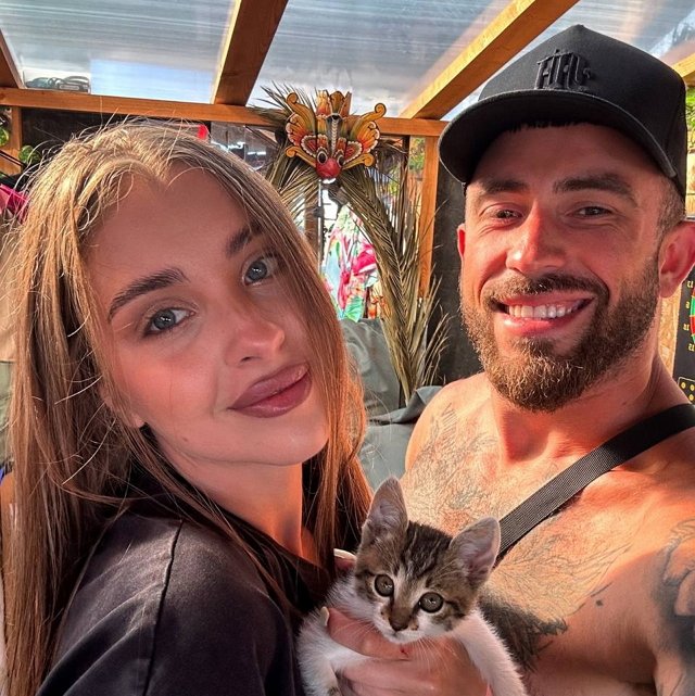 Катя Квашникова радуется долгожданному подарку от жениха