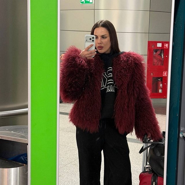 Алёна Опенченко опять оставила на подругу свою кошку Алёна Опенченко опять оставила на подругу свою кошку