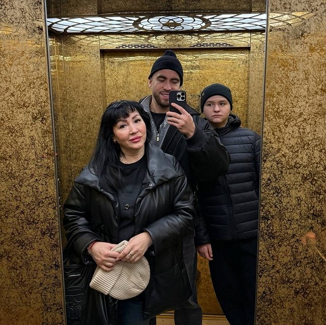 Разговоры родителей Григорьева расстроили его девушку Разговоры родителей Григорьева расстроили его девушку