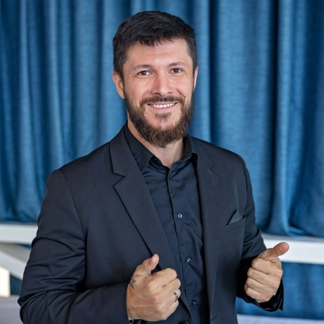 Дмитрий Шишкану не смог удержать молодую пассию Дмитрий Шишкану не смог удержать молодую пассию