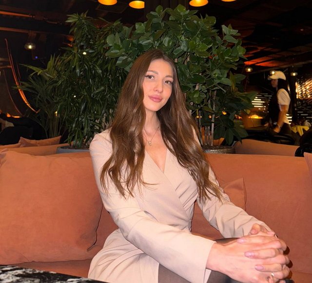 Яна Захарова поссорилась с друзьями мужа Яна Захарова поссорилась с друзьями мужа