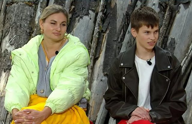 Вероника Гракович с кавалером побывали в школе, где учится её сын