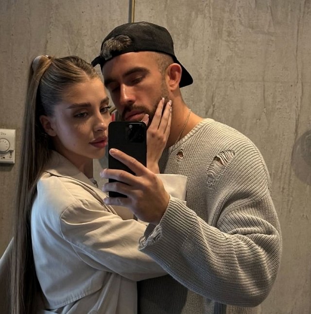 Игорь Григорьев радуется приезду на поляну мамы и брата Игорь Григорьев радуется приезду на поляну мамы и брата