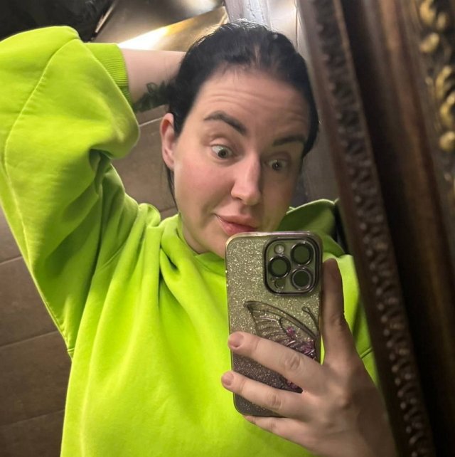 Александра Черно опровергла слухи о закрытии караоке-бара в Митино