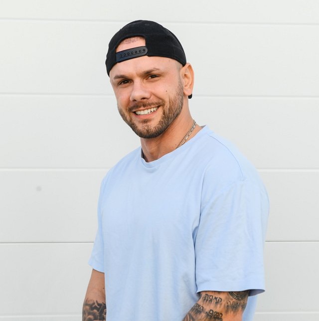 Максиму Евстропову срочно понадобился брачный договор Максиму Евстропову срочно понадобился брачный договор