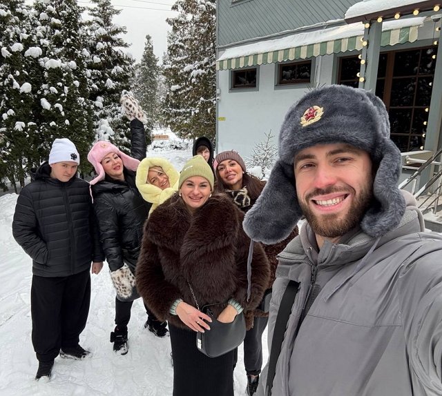 Квашникова проводит время в компании Яббарова и Соколовского Квашникова проводит время в компании Яббарова и Соколовского