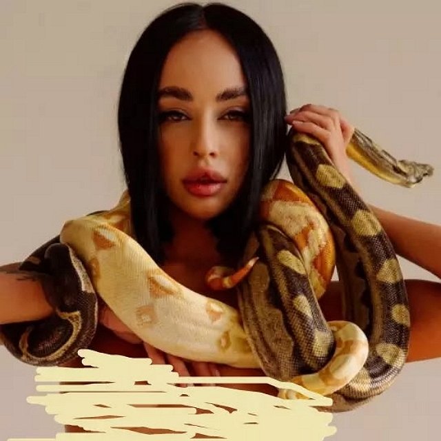 Девушка Гуранда удивила зрителей Дома-2 пикантными фото