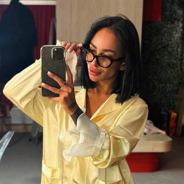 Новенькая Ксения подружилась с Гуранда и его девушкой