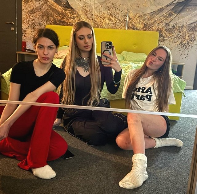 Каролина Салтыкова собирает заговор против старичков Дома-2?