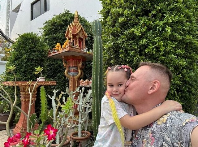 Степан Меньщиков прилетел в Таиланд в гости к экс-супруге