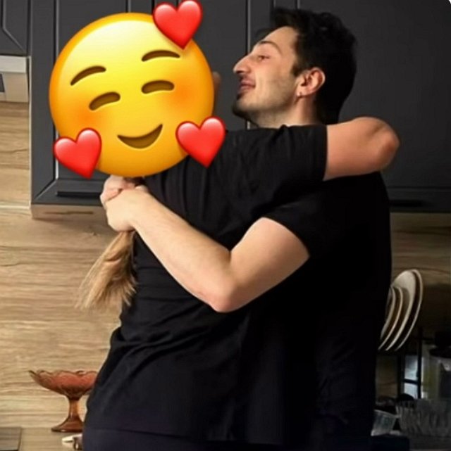 Оганесян не торопится показывать лицо своей девушки в соцсетях