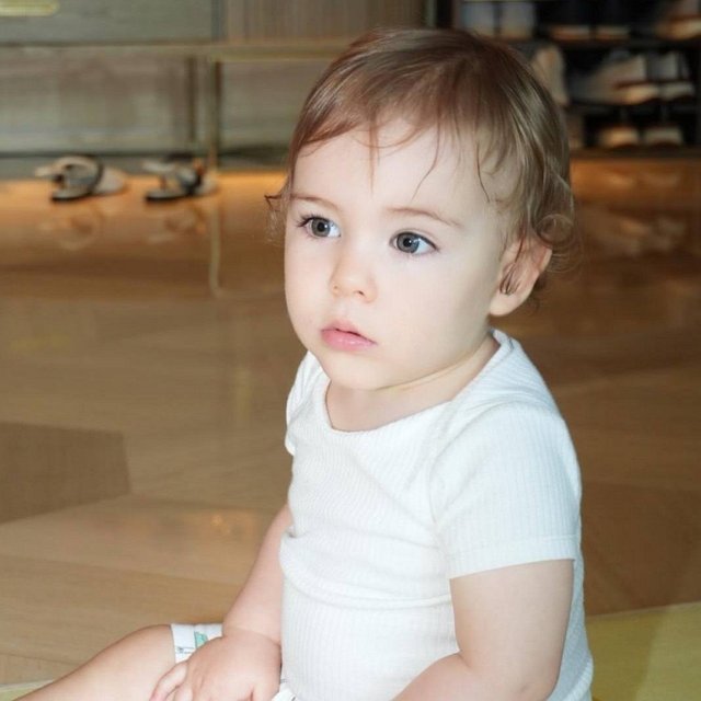 Марина Страхова перестала скрывать лицо старшего сына