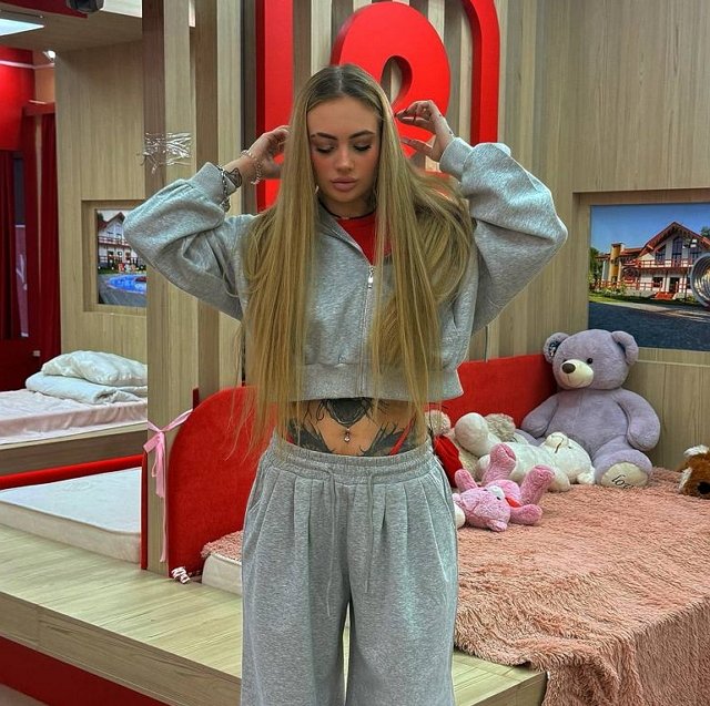 Вероника Гракович издевается над своей пожилой свекровью