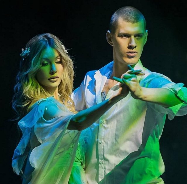 Элина Рахимова обиделась на нового кавалера Элина Рахимова обиделась на нового кавалера