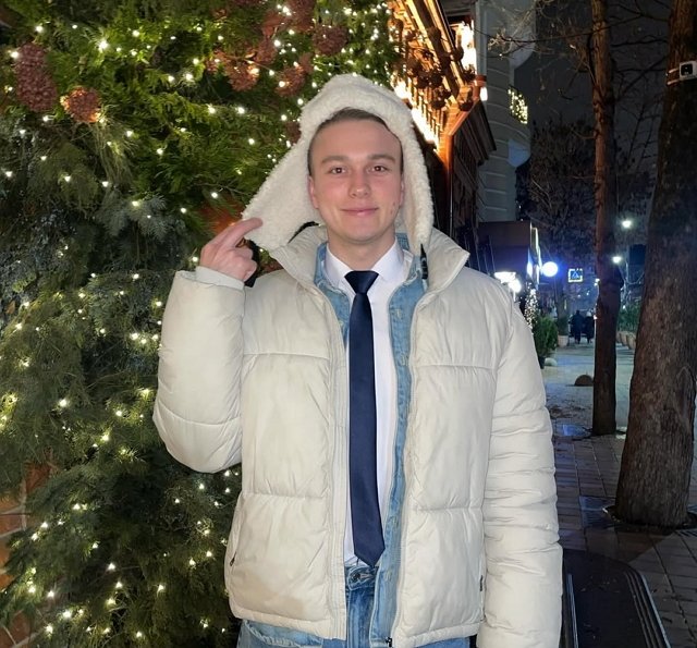 Артём Гракович клянчит деньги у своих подписчиц