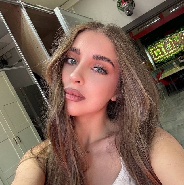 Квашникова видит в Алике конкурента за время в эфирах Дома-2 Квашникова видит в Алике конкурента за время в эфирах Дома-2