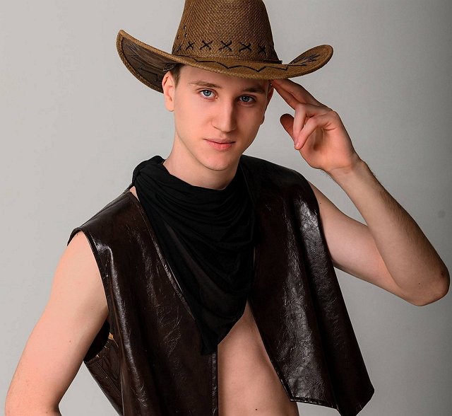 Евгений Сидоров нашёл работу на общей кухне Дома-2 