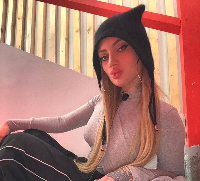 Ксения Карпова вернулась в свою старую комнату