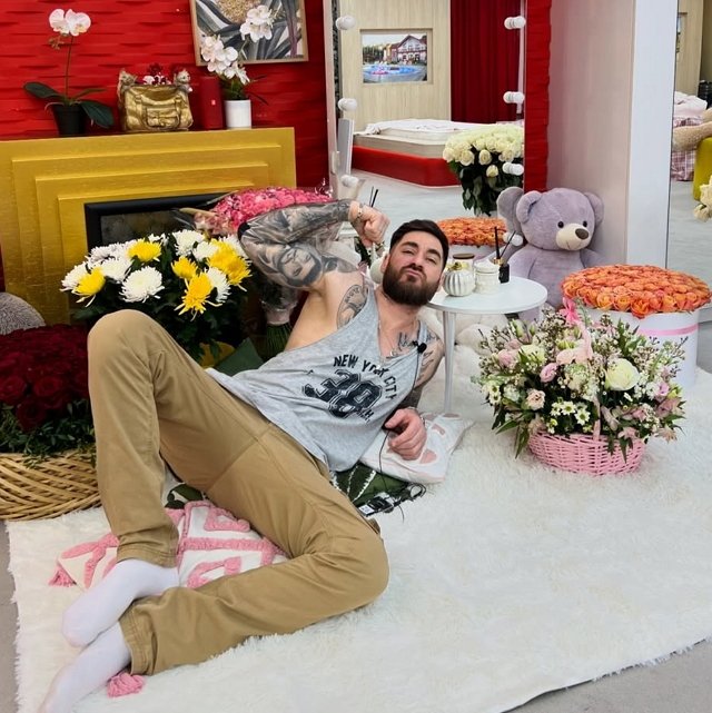 Ведущие заселили Никиту Гуранда с новенькой Марией Ведущие заселили Никиту Гуранда с новенькой Марией