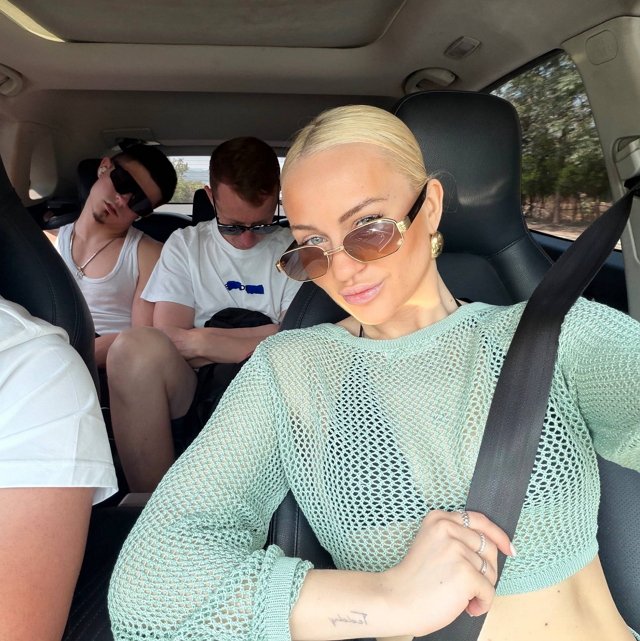 Никита Гуранда щеголяет по Хайнань без любимых усов