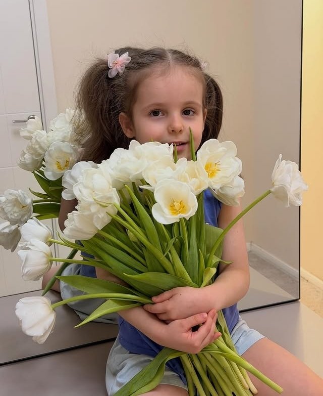 Антонина Тодерика: Девочки, поздравляю вас с весной!