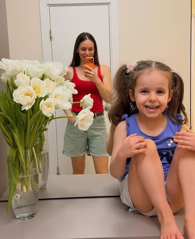 Антонина Тодерика: Девочки, поздравляю вас с весной!