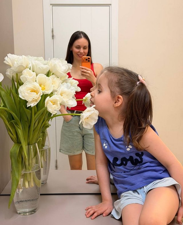 Антонина Тодерика: Девочки, поздравляю вас с весной!