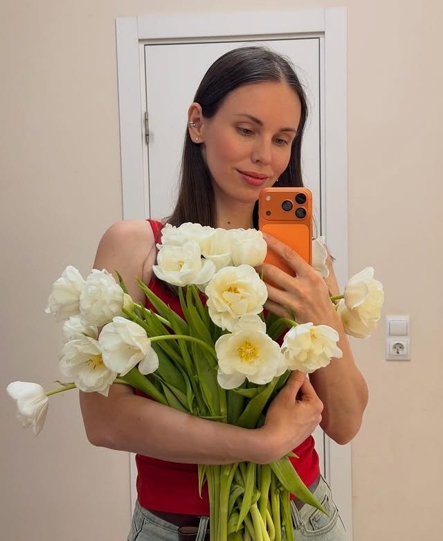 Антонина Тодерика: Девочки, поздравляю вас с весной!