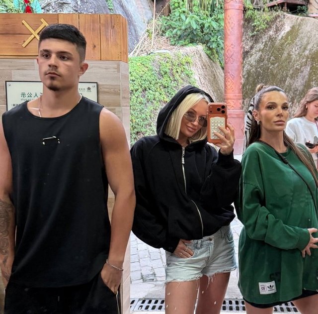 Рахимова больше не участница Дома-2, но остаётся на проекте Рахимова больше не участница Дома-2, но остаётся на проекте