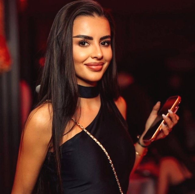 Кристина Бухынбалтэ сводила маму в ночной клуб