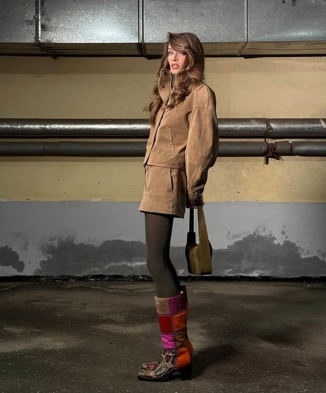 Алёна Водонаева радуется своей винтажной находке