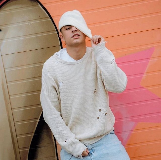 Элина Рахимова поставила на колени бывшего возлюбленного