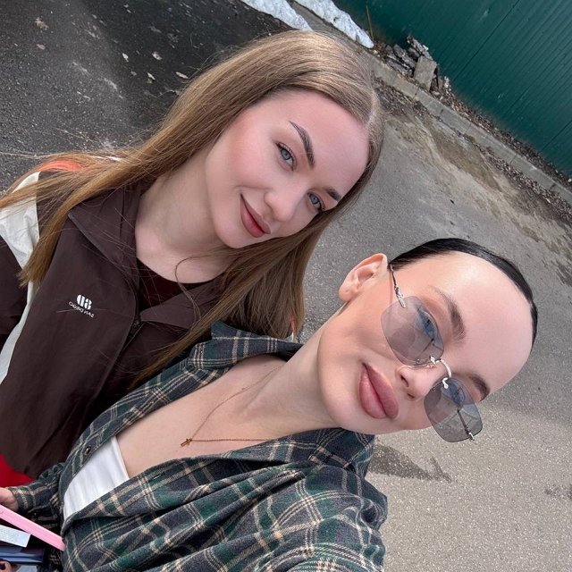 Карина Тетуева «любуется» художествами бывшего кавалера Карина Тетуева «любуется» художествами бывшего кавалера