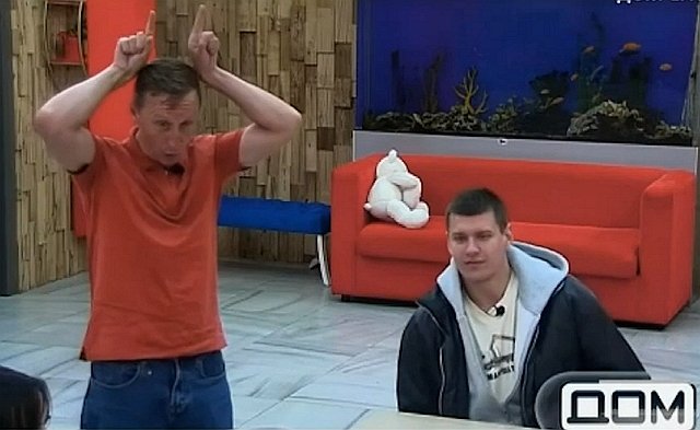 Альберту Гракович не нравится общение жены с Карповым Альберту Гракович не нравится общение жены с Карповым