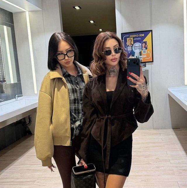 Клавдия Безверхова подарила кольцо Ксении Нечаевой Клавдия Безверхова подарила кольцо Ксении Нечаевой