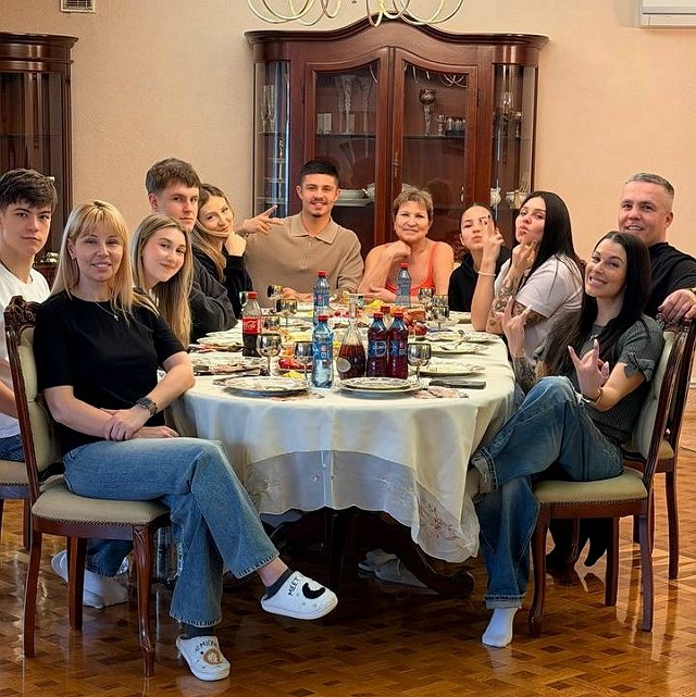 Никита Гуранда покинул Дома-2 ради встречи с родными Никита Гуранда покинул Дома-2 ради встречи с родными