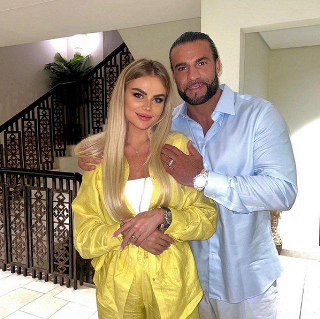 Марина Страхова нашла отель, где теперь живёт её муж с детьми