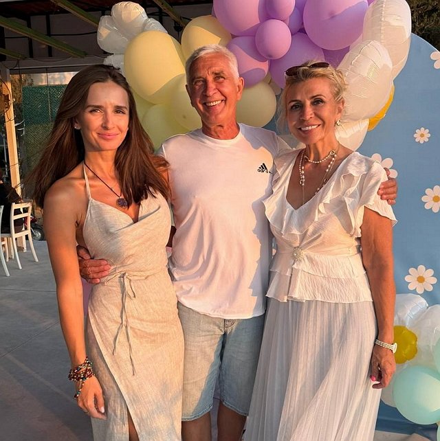 Ирина Агибалова улетела на отдых без любимого супруга