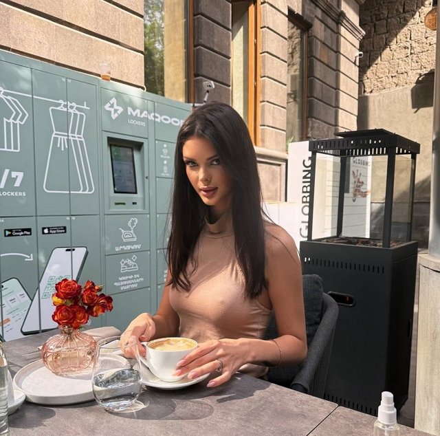 Анна Самонина не показала фанатам, кто привёз её в Армению