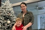 Органы опеки забрали сына у спящей Александры Черно